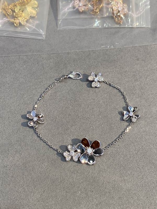 Van Cleef & Arpels bracelet 03lyh53